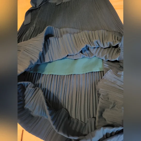 SUGAR LIPS Vibrant Blue Pleated Skirt S - Picture 6 of 10